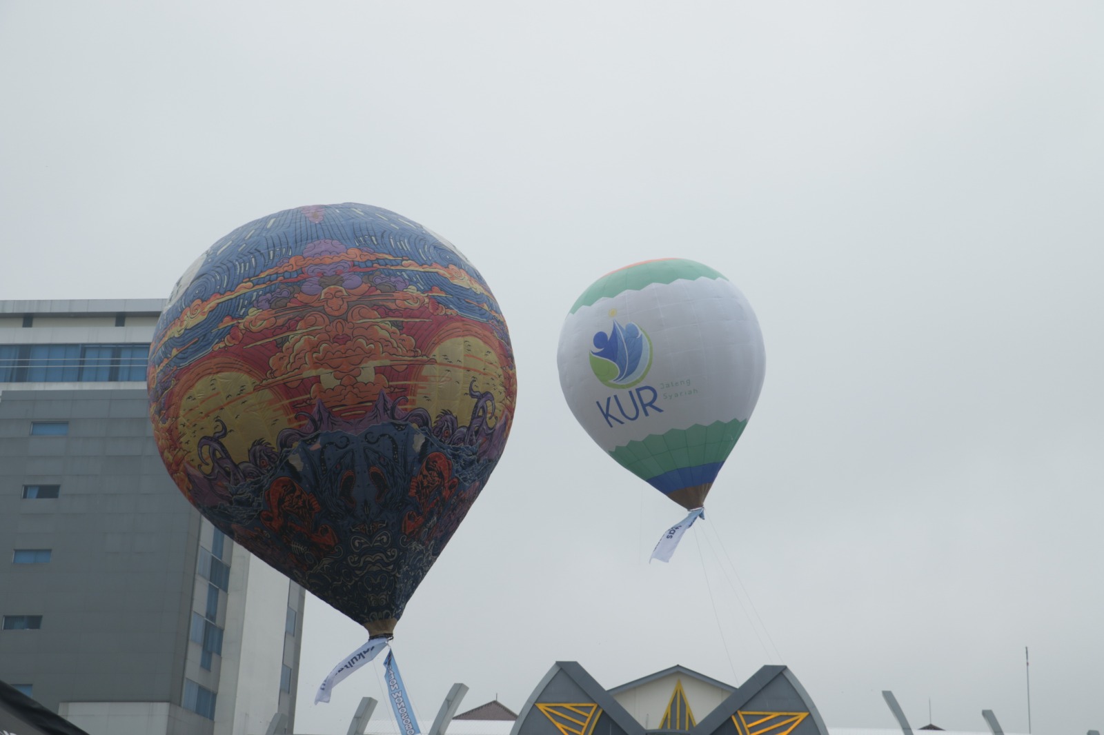 Balon Bank Jateng Syariah Warnai Langit UMP dalam Festival Balon Udara 2025